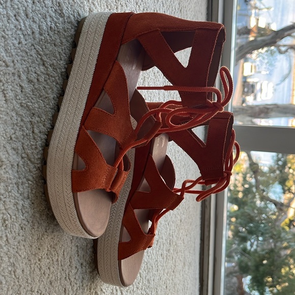 New Sorel Gladiator Sandals - Picture 2 of 8